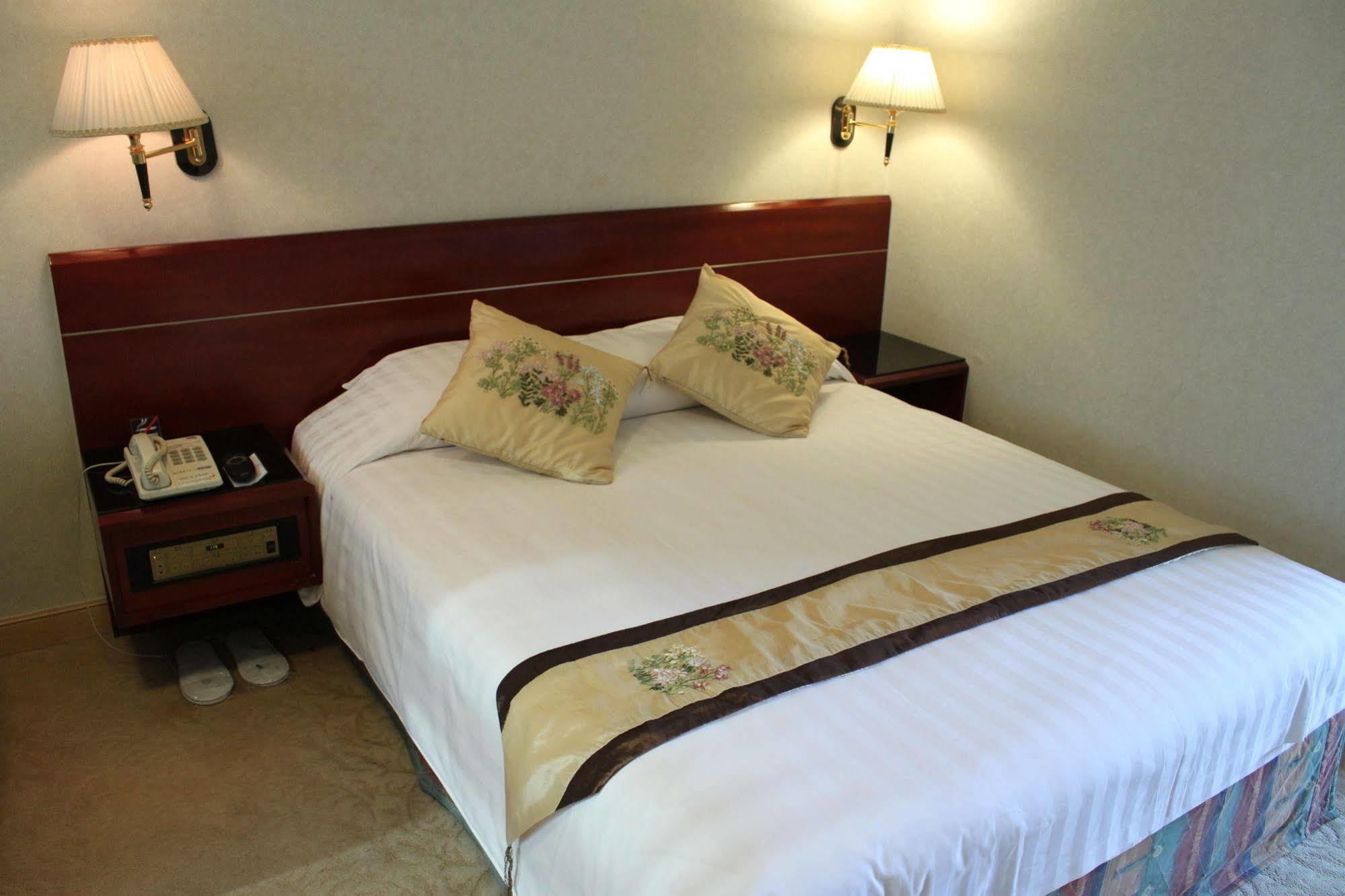 West Inn Hongkong Kültér fotó
